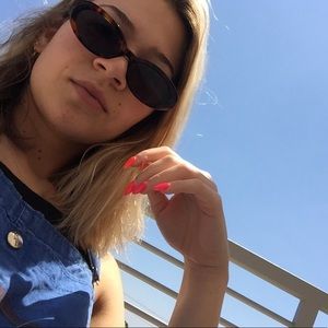 Meet your Posher, Leah